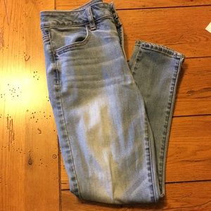Light wash size 8 (short) American Eagle jeans